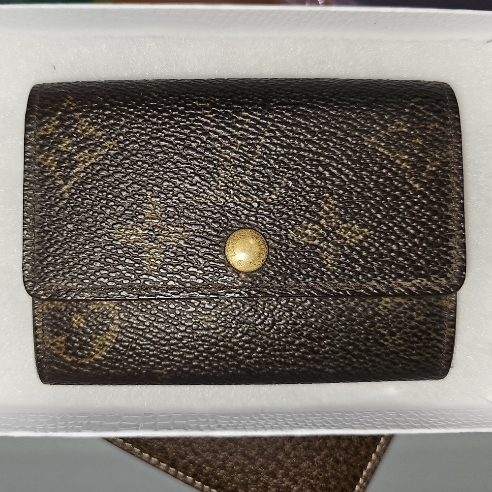 EUC Louis Vuitton Compact Wallet